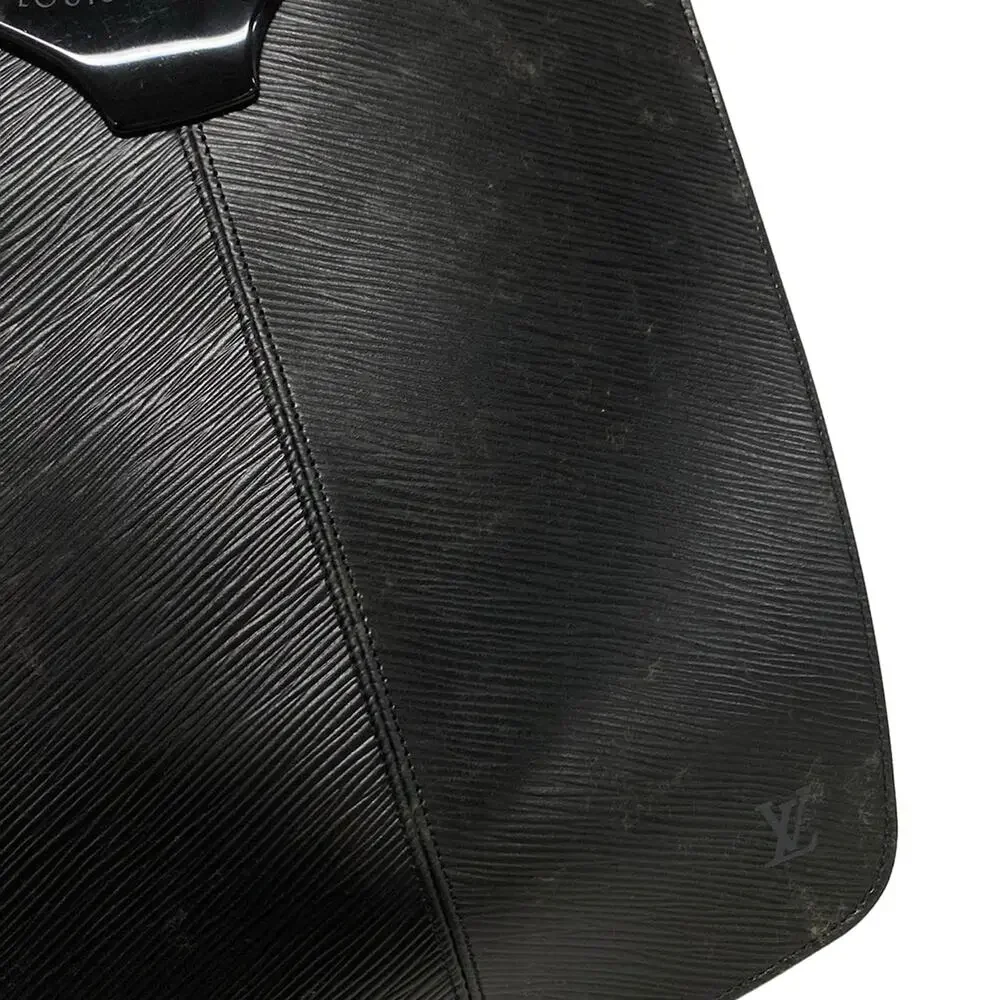 Louis Vuitton Demi Lune Epi Handbag M52682